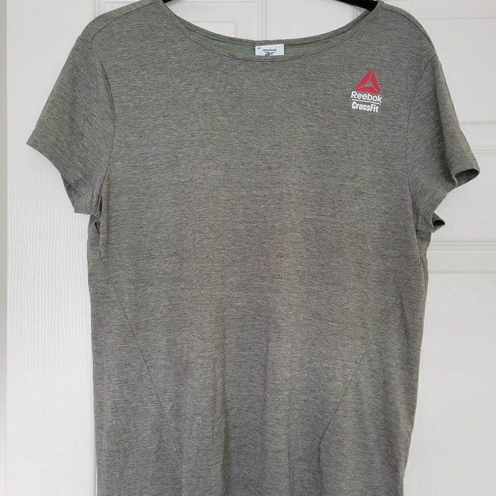 Reebok Athletic Shirt Womens Large Green V-Neck V Running Short Sleeves Pullover